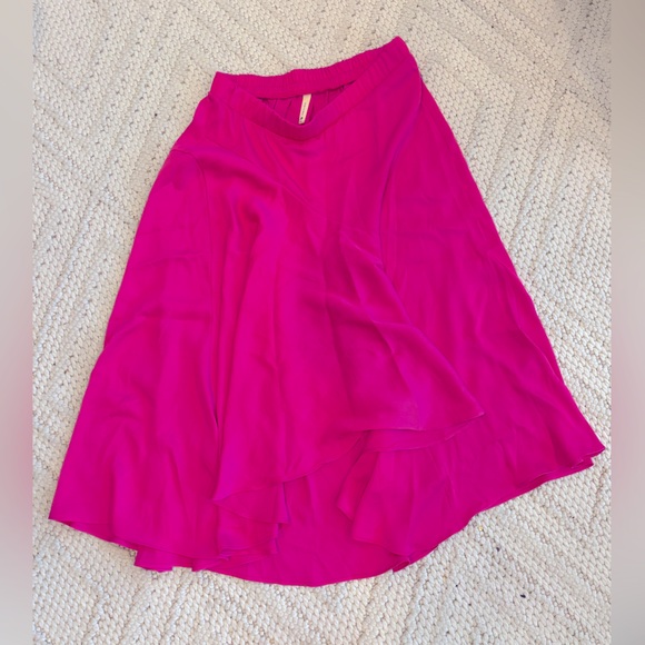 💕💕NWOT VICI Palmer Satin Ruffle Midi Skirt Hot Pink XL 💕💕 - Picture 8 of 10